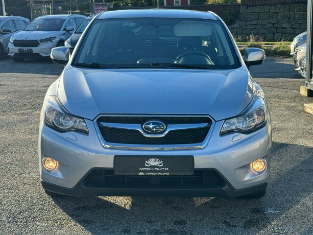 subaru-xv-bensin-2012-big-1