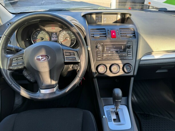 subaru-xv-bensin-2012-big-6