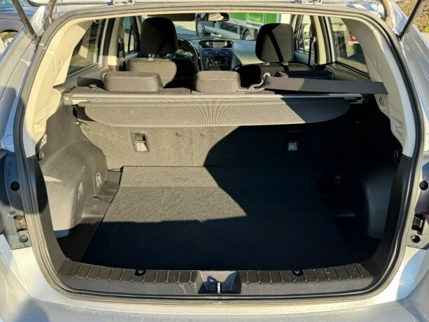 subaru-xv-bensin-2012-big-14