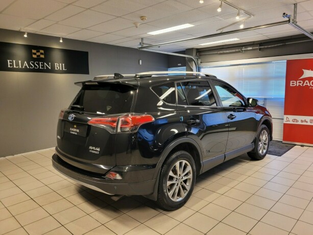 toyota-rav4-elektrisitetbensin-2016-big-3