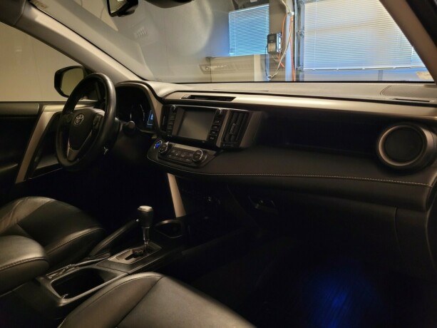 toyota-rav4-elektrisitetbensin-2016-big-12