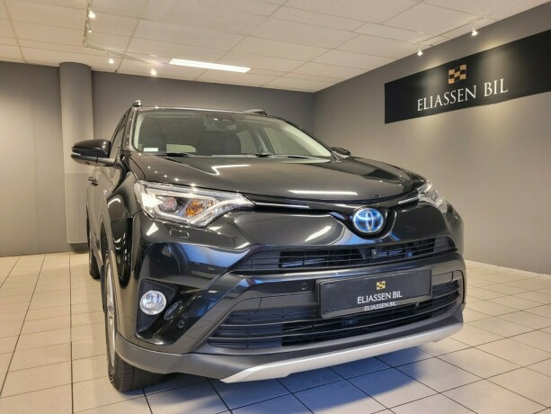 toyota-rav4-elektrisitetbensin-2016-big-8