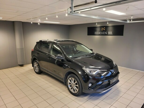 toyota-rav4-elektrisitetbensin-2016-big-1
