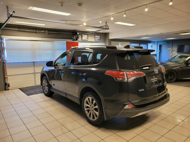 toyota-rav4-elektrisitetbensin-2016-big-5