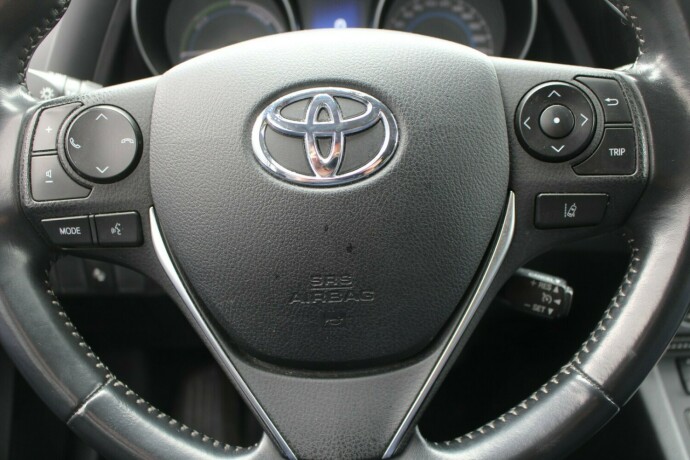 toyota-auris-elektrisitetbensin-2018-big-12