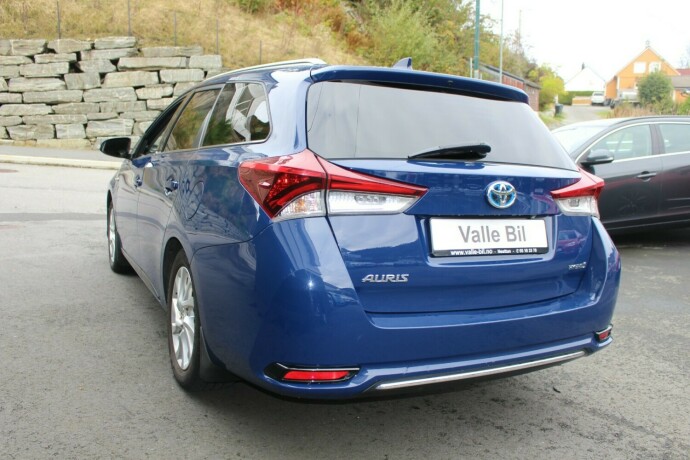 toyota-auris-elektrisitetbensin-2018-big-3