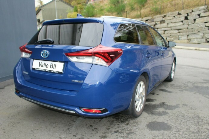 toyota-auris-elektrisitetbensin-2018-big-4