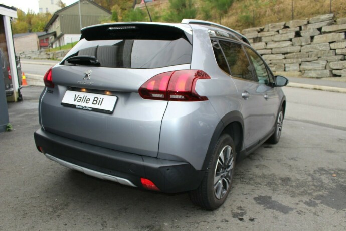 peugeot-2008-bensin-2018-big-3