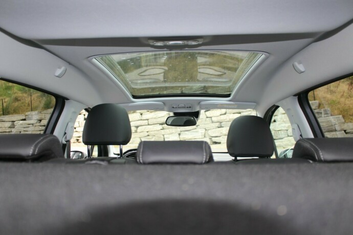 peugeot-2008-bensin-2018-big-4