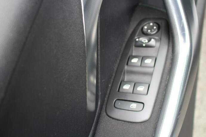 peugeot-2008-bensin-2018-big-9