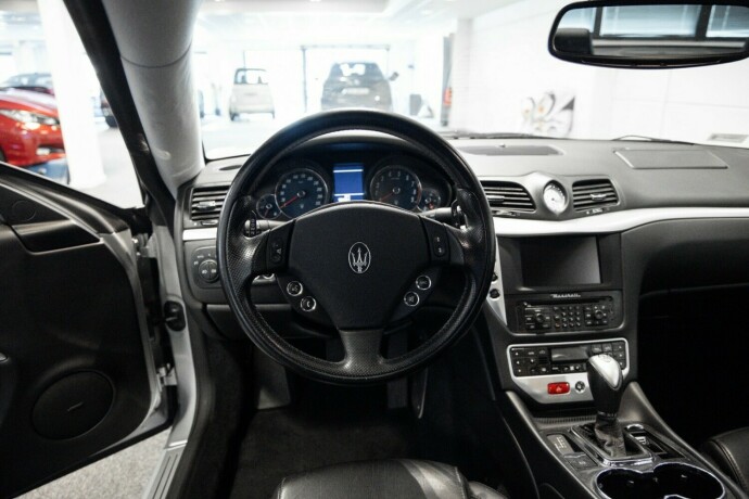 maserati-granturismo-bensin-2009-big-9