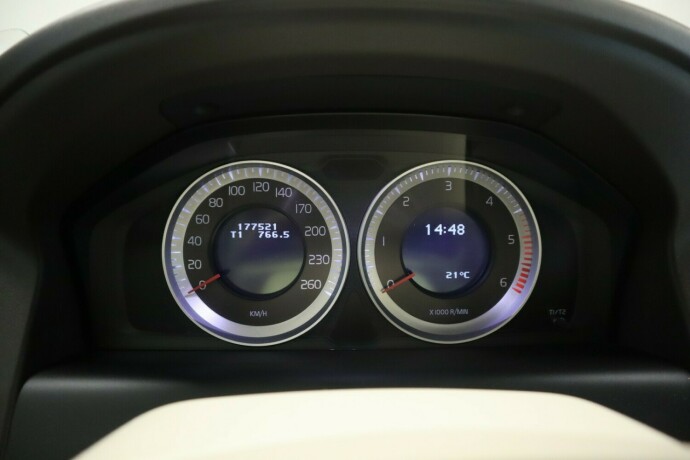 volvo-xc-60-diesel-2012-big-26