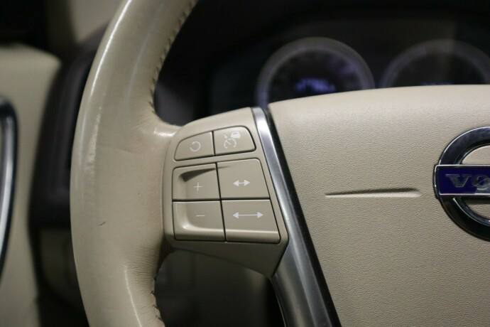 volvo-xc-60-diesel-2012-big-24