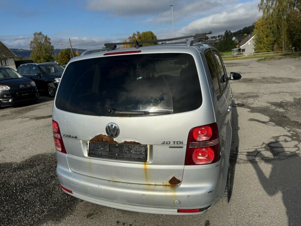 volkswagen-touran-diesel-2010-big-3