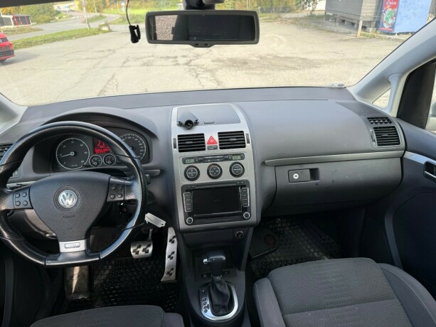 volkswagen-touran-diesel-2010-big-17