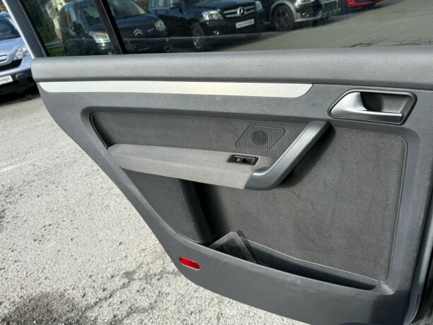 volkswagen-touran-diesel-2010-big-18