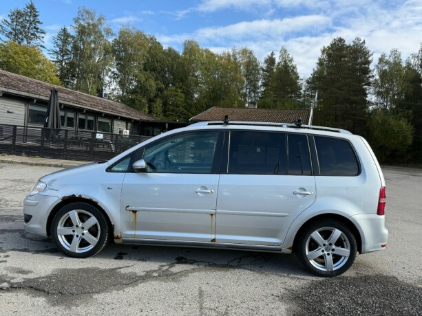 volkswagen-touran-diesel-2010-big-1