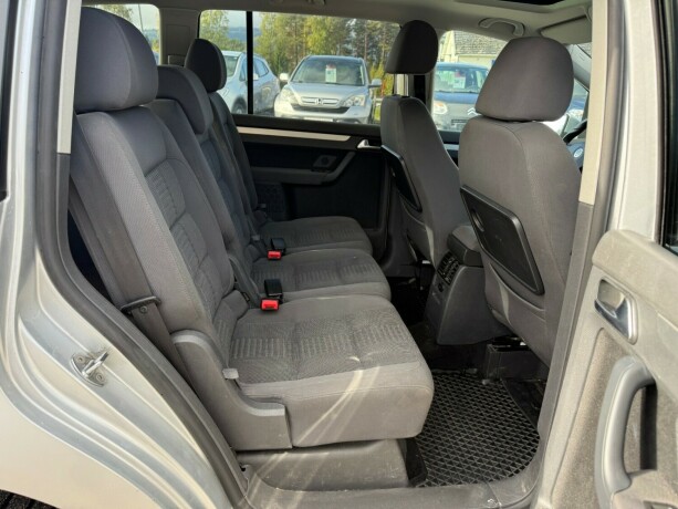 volkswagen-touran-diesel-2010-big-14