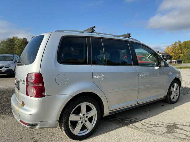 volkswagen-touran-diesel-2010-big-4