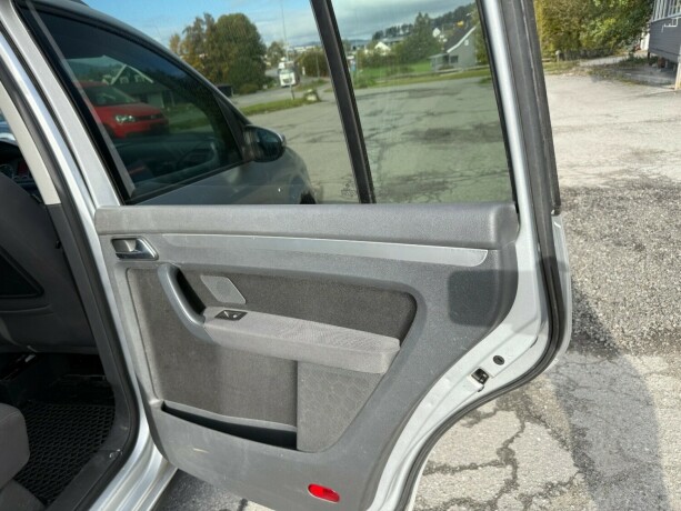 volkswagen-touran-diesel-2010-big-13