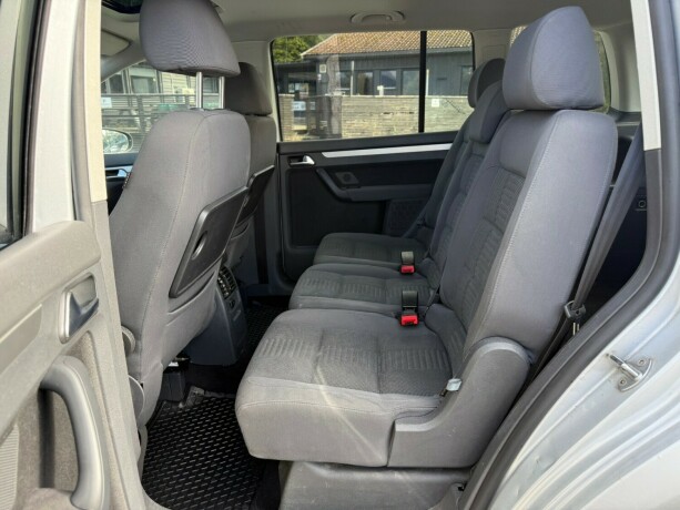 volkswagen-touran-diesel-2010-big-19