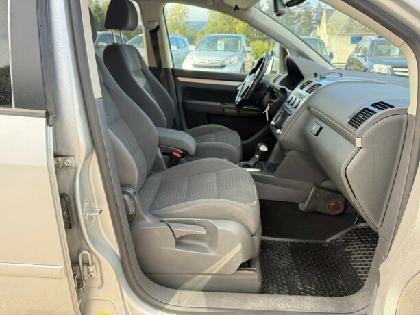 volkswagen-touran-diesel-2010-big-9