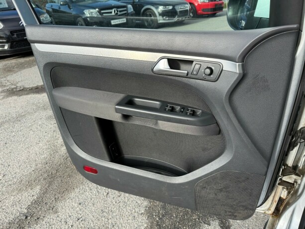volkswagen-touran-diesel-2010-big-21