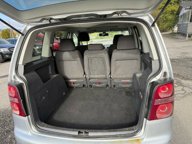 volkswagen-touran-diesel-2010-big-15