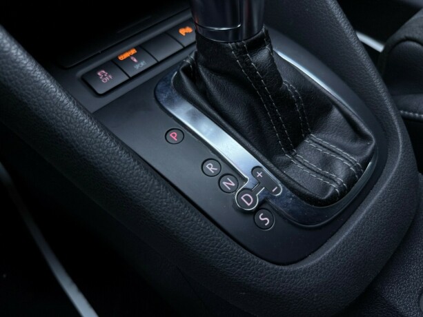 volkswagen-golf-bensin-2012-big-27