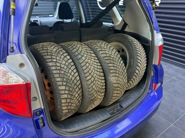 toyota-verso-s-bensin-2012-big-23