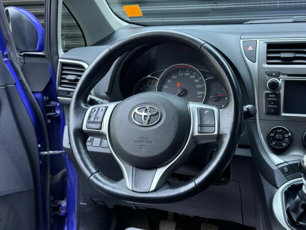 toyota-verso-s-bensin-2012-big-11