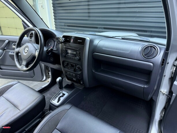 suzuki-jimny-bensin-2013-big-11