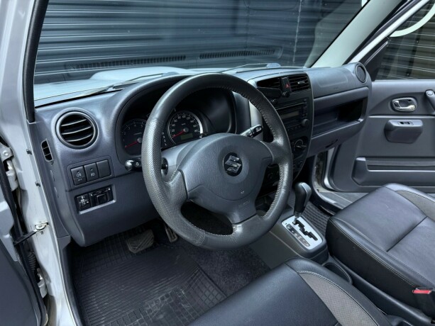 suzuki-jimny-bensin-2013-big-10