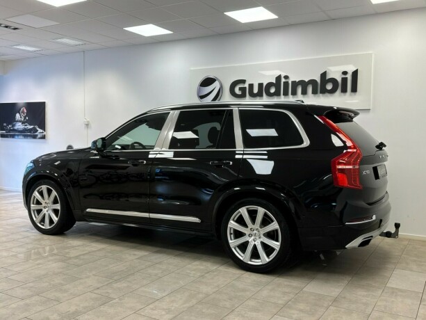 volvo-xc-90-elektrisitetbensin-2017-big-3