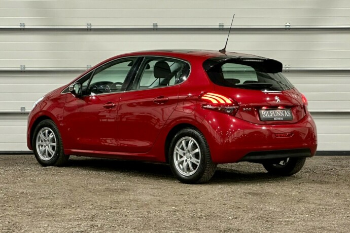 peugeot-208-bensin-2019-big-3