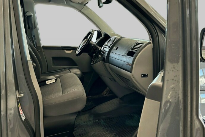 volkswagen-transporter-diesel-2013-big-10