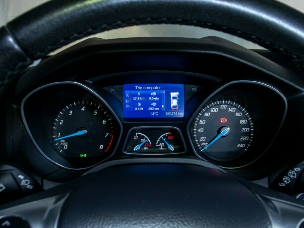 ford-focus-bensin-2013-big-26