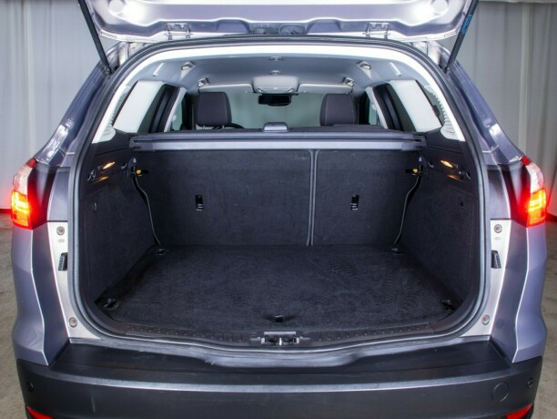 ford-focus-bensin-2013-big-11