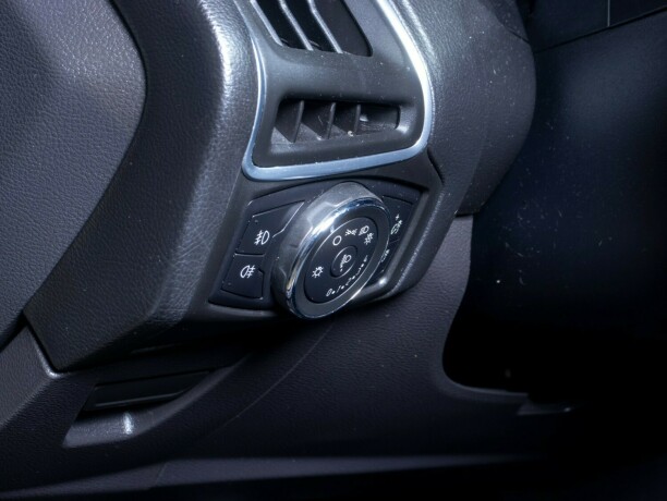 ford-focus-bensin-2013-big-25