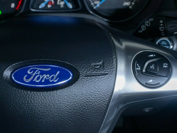 ford-focus-bensin-2013-big-28