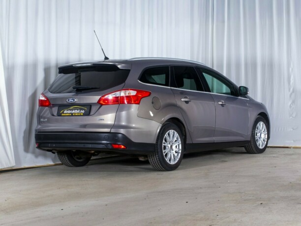 ford-focus-bensin-2013-big-6