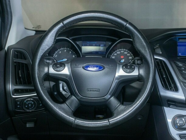 ford-focus-bensin-2013-big-33
