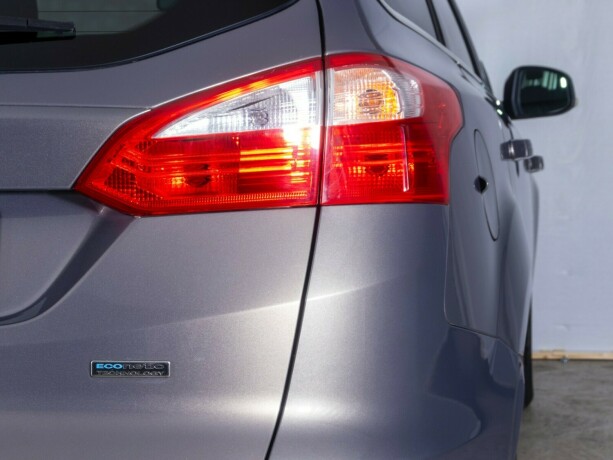 ford-focus-bensin-2013-big-7
