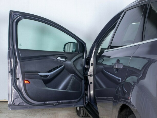 ford-focus-bensin-2013-big-22
