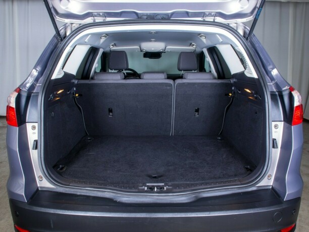ford-focus-bensin-2013-big-14