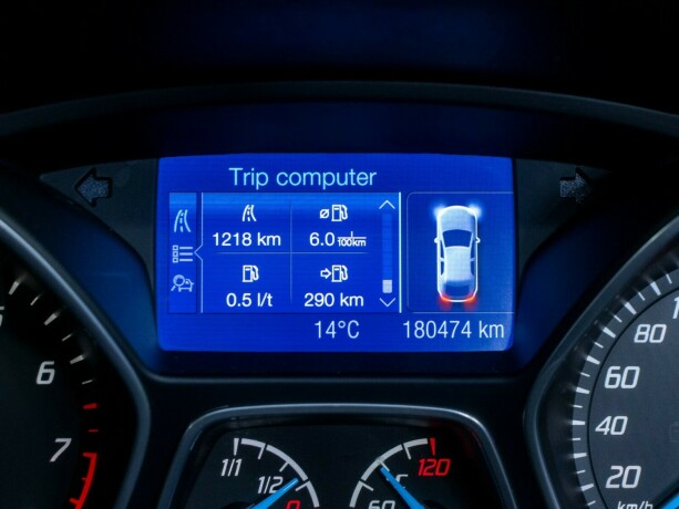 ford-focus-bensin-2013-big-27