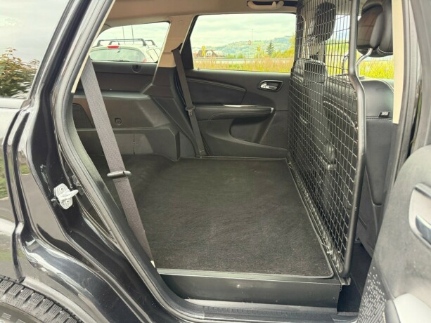 fiat-freemont-diesel-2011-big-12