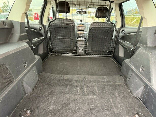 fiat-freemont-diesel-2011-big-13