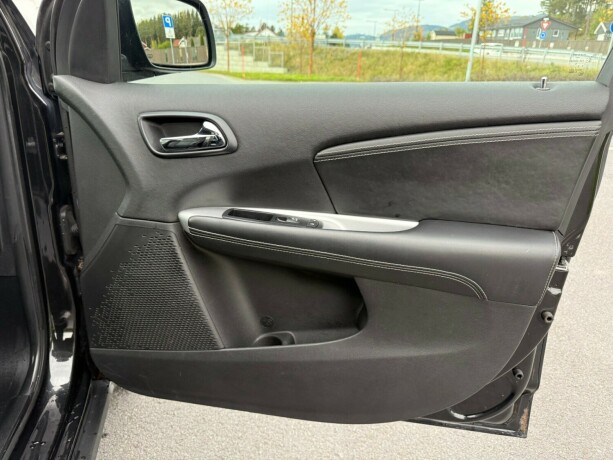 fiat-freemont-diesel-2011-big-8