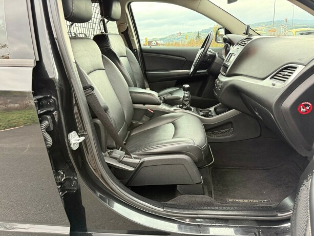 fiat-freemont-diesel-2011-big-10